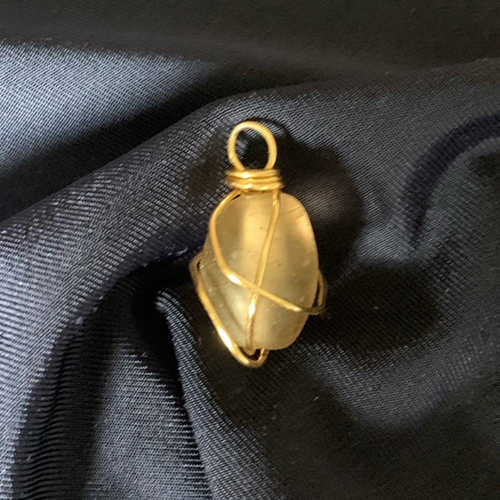 🎁 $2/Gold Wire Wrapped Pendant